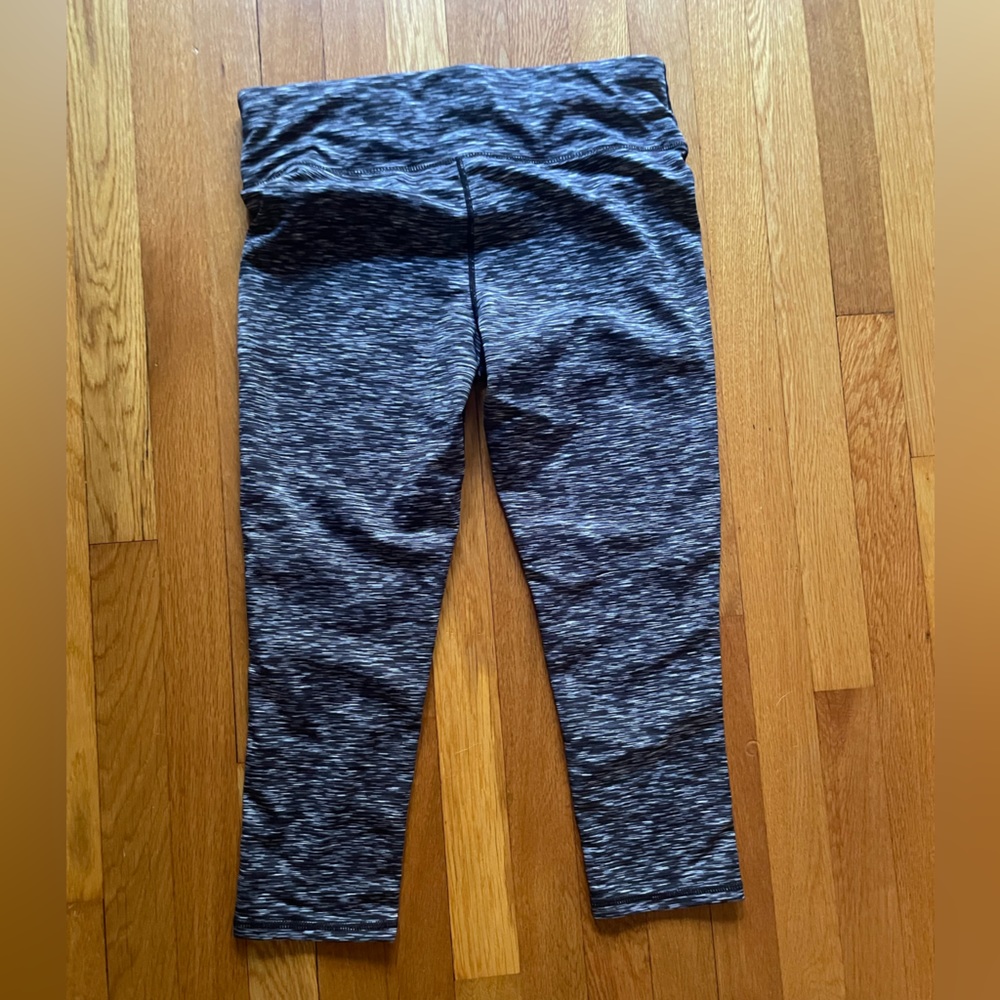 Oalka High Waisted Capri leggings, Large